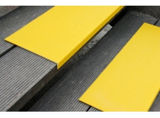 nakładka antypoślizgowa na schody aluminiowa szeroka - sklep bhp elmetal zabezpieczenia antypoślizgowe 33