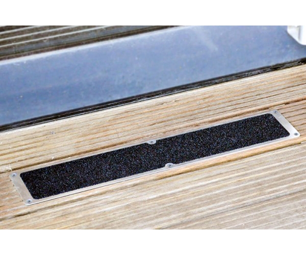 nakładka antypoślizgowa na schody płaska aluminiowa - sklep bhp elmetal zabezpieczenia antypoślizgowe 4
