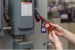 Kompaktowa kłódka LOTO SafeKey Nylon z szeklą aluminiową 38 mm